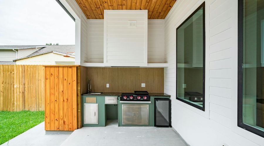 weatherproof-outdoor-kitchen-solutions
